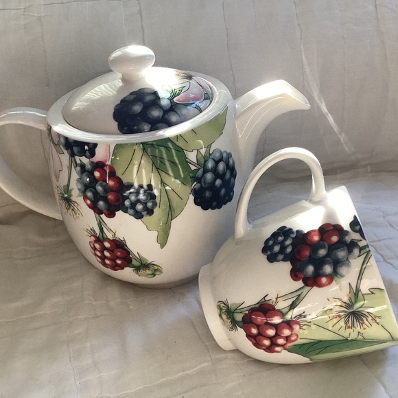 VINTAGE PORTMEIRION (DISCONTINUED PATTERN) EDEN FRUITS PORCELAIN TEAPOT AND MUG - Picture 1 of 11
